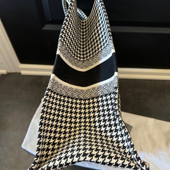 EMT 2100 Christian Dior Large Book Tote - Picture 6 of 9